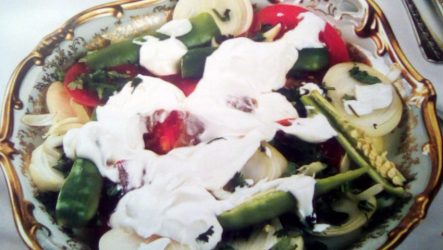 Азербайджанский салат из помидоров и болгарского перца