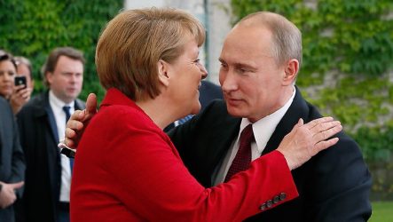 Меркель следует за Путиным, который давно женат на…