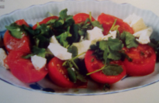 Азербайджанский салат из помидоров с брынзой